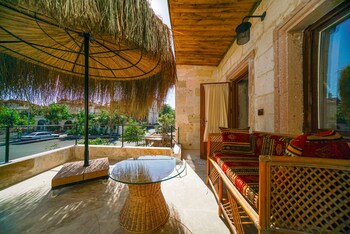 aysel inn house