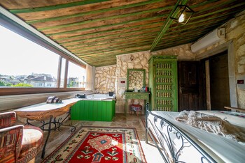 aysel inn house