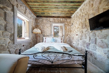 aysel inn house