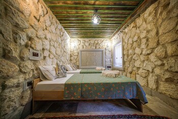 aysel inn house