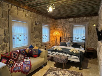 aysel inn house