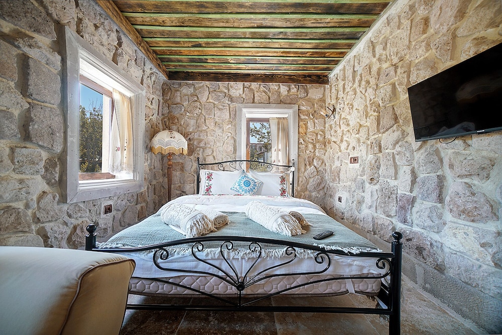 aysel inn house