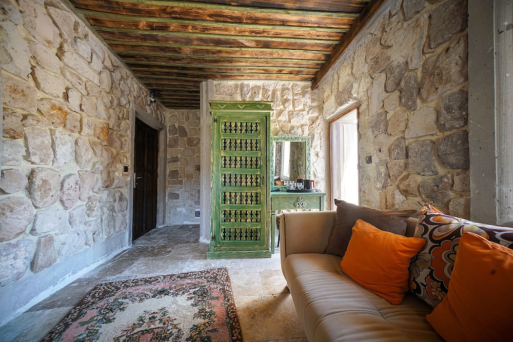 aysel inn house