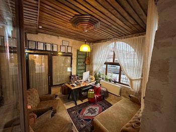 aysel inn house
