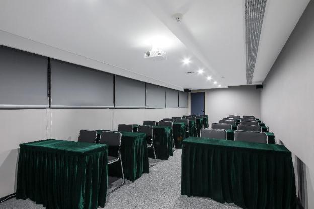 starway hotel wuhan hanjiang road jiqing street