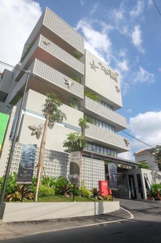 sans hotel rg living jogja by reddoorz