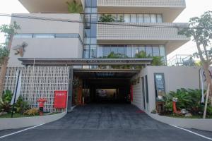 sans hotel rg living jogja by reddoorz