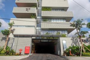 sans hotel rg living jogja by reddoorz