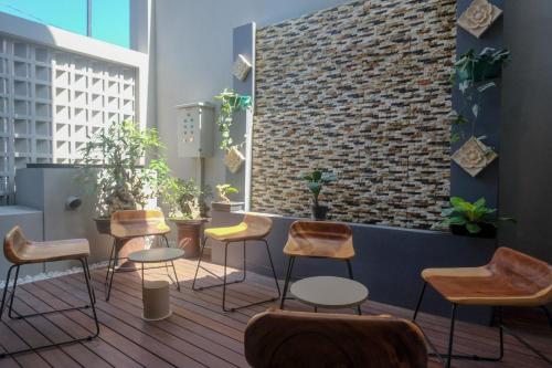 sans hotel rg living jogja by reddoorz