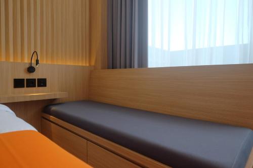 sans hotel rg living jogja by reddoorz