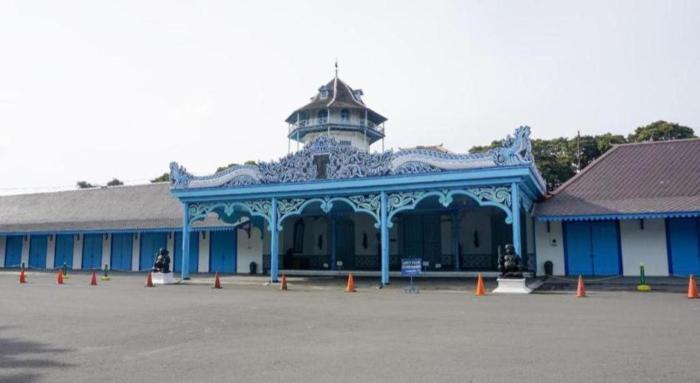 urbanview syariah wisma nabil solo