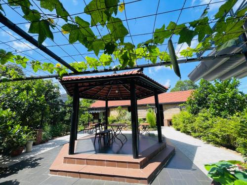 hy vien boutique and garden