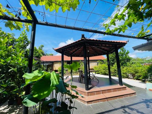 hy vien boutique and garden