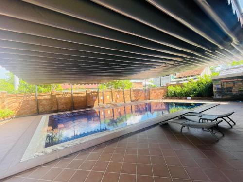 hy vien boutique and garden