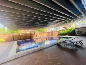 hy vien boutique and garden
