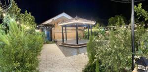 hy vien boutique and garden