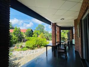 hy vien boutique and garden