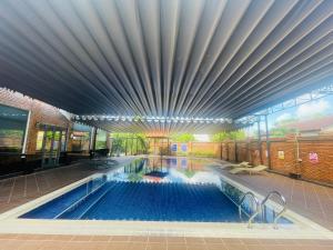 hy vien boutique and garden