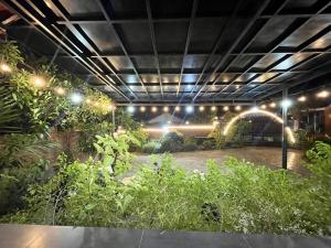 hy vien boutique and garden
