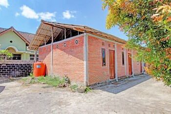 spot on 93010 omah bareng syariah sambisari