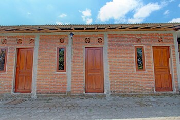 spot on 93010 omah bareng syariah sambisari