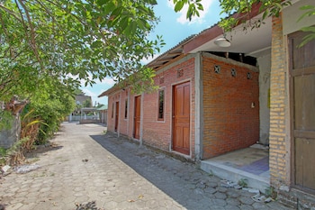 spot on 93010 omah bareng syariah sambisari