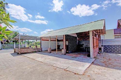 spot on 93010 omah bareng syariah sambisari