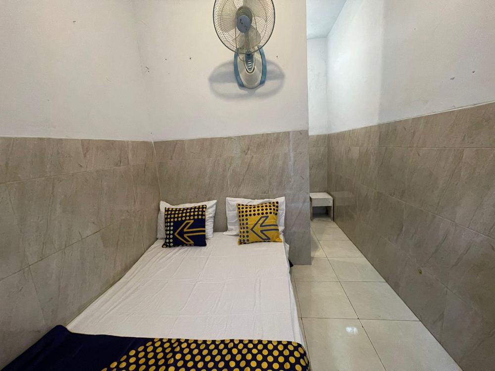 spot on 93035 karmans sari homestay syariah