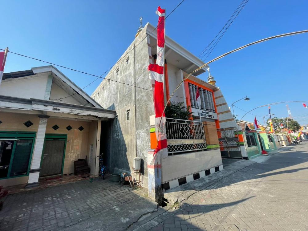 spot on 93035 karmans sari homestay syariah