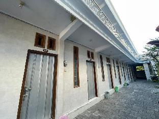 spot on 93035 karmans sari homestay syariah