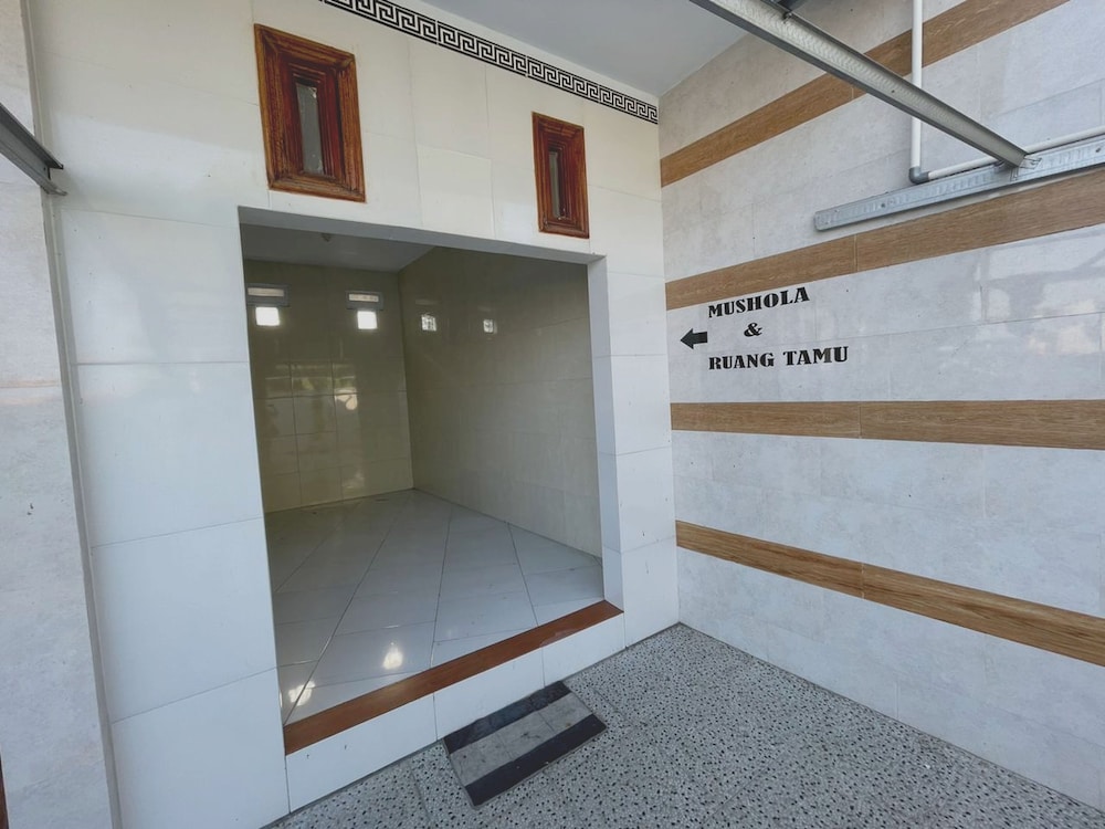 spot on 93035 karmans sari homestay syariah