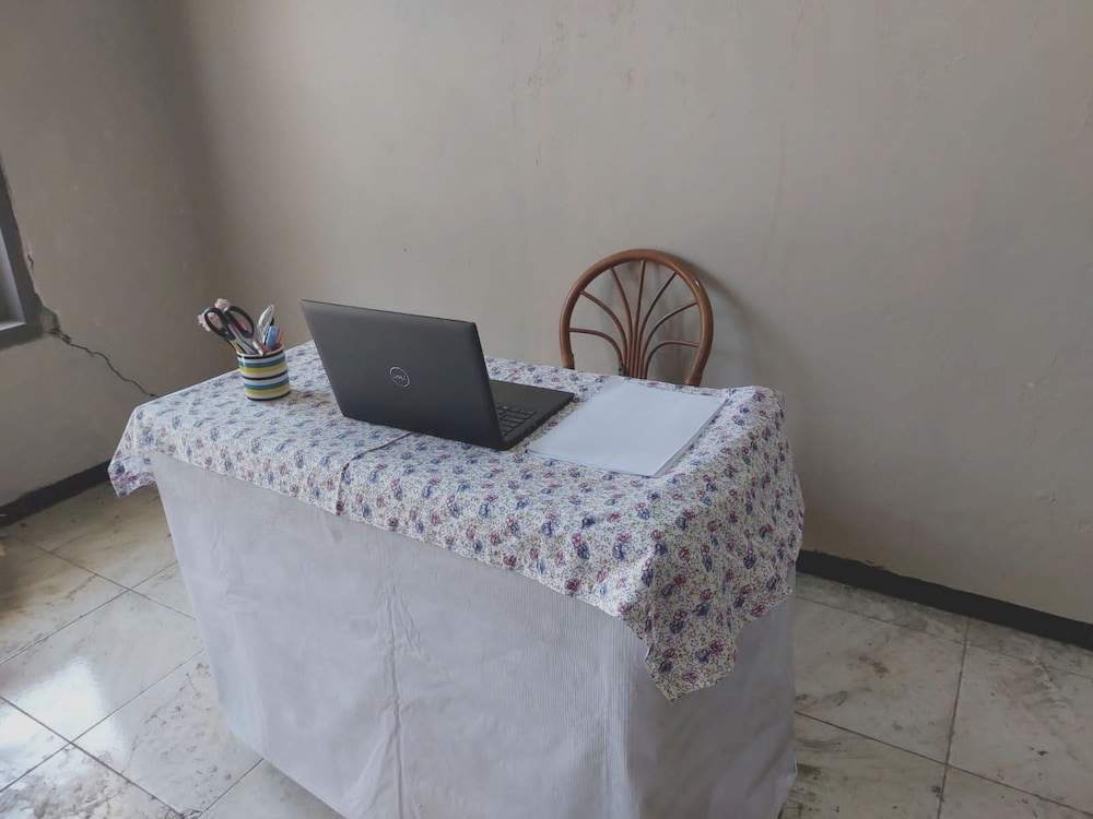 spot on 93035 karmans sari homestay syariah