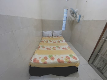 spot on 93035 karmans sari homestay syariah