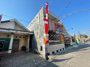 spot on 93035 karmans sari homestay syariah