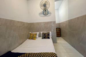 spot on 93035 karmans sari homestay syariah