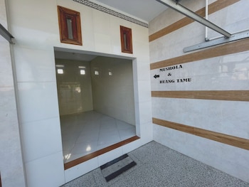 spot on 93035 karmans sari homestay syariah