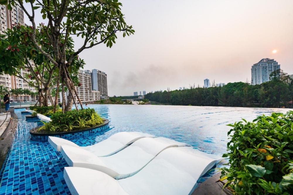 convinia luxury the peak midtown