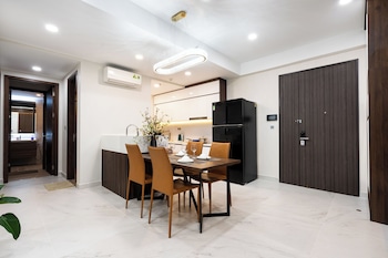 convinia luxury the peak midtown