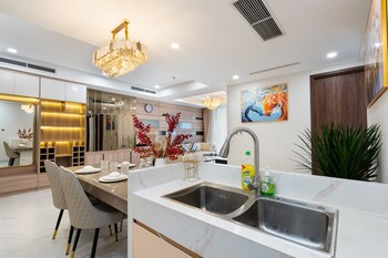 convinia luxury the peak midtown