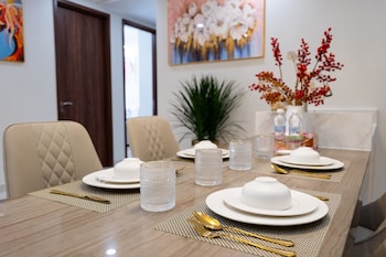 convinia luxury the peak midtown