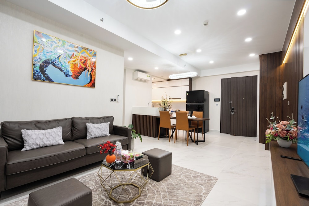 convinia luxury the peak midtown