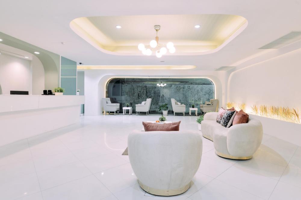 tori crown hotel