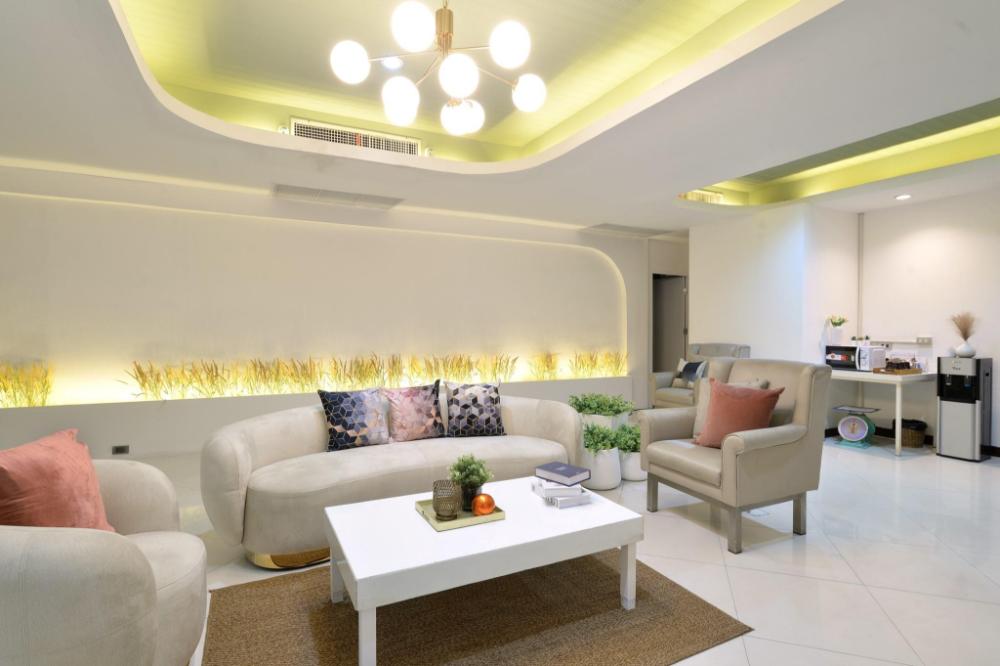 tori crown hotel