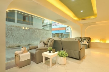 tori crown hotel
