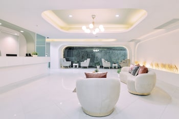 tori crown hotel
