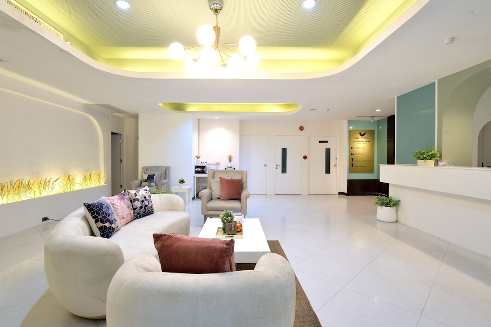 tori crown hotel