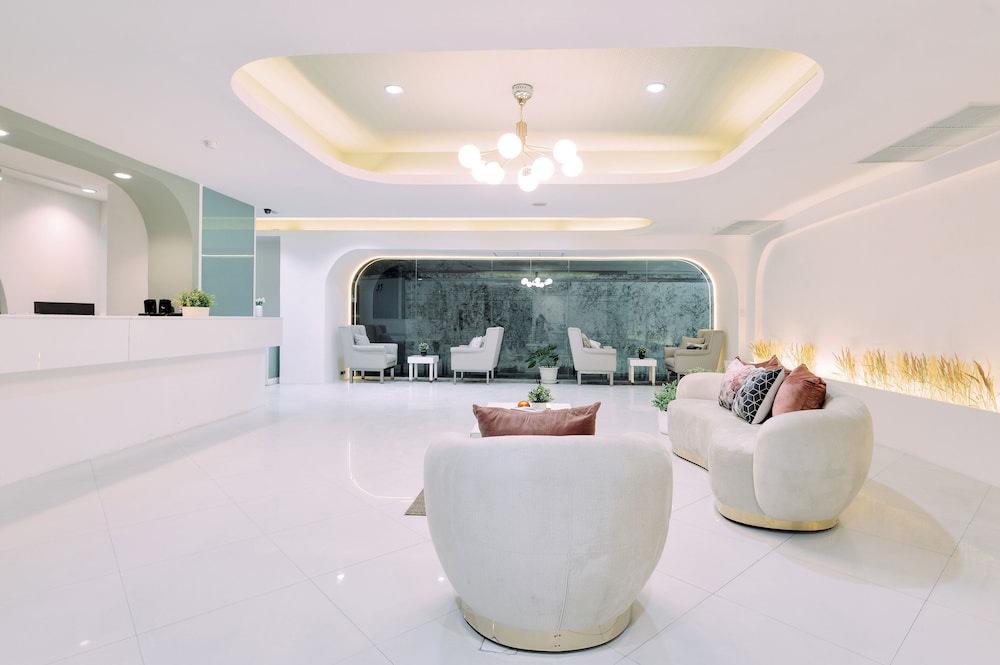 tori crown hotel