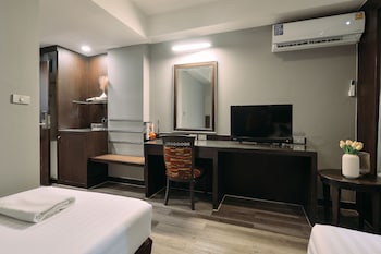 tori crown hotel