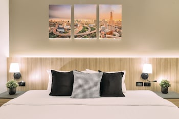tori crown hotel