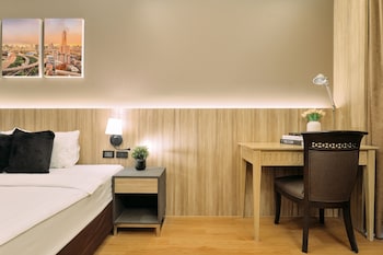 tori crown hotel